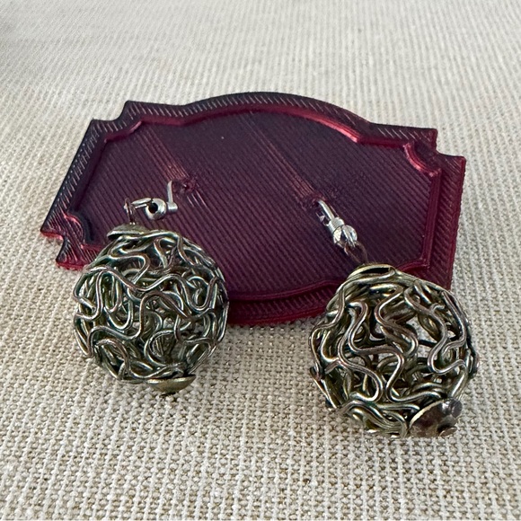 Pink Floral Stud Earrings and Wire Mesh Earrings - Picture 5 of 7